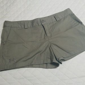 Under armour botton shorts 14